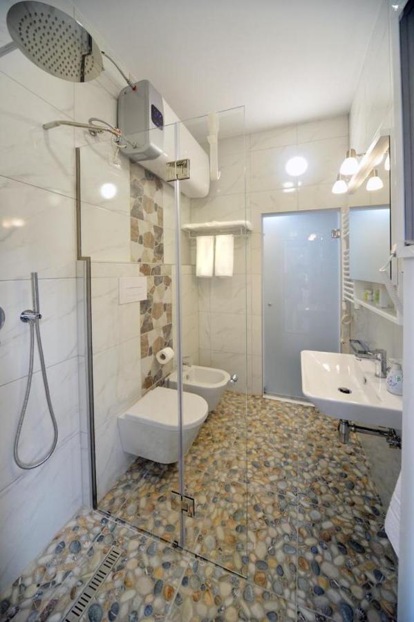 Konak Rooms L Skanderbeg Square Тирана Екстер'єр фото