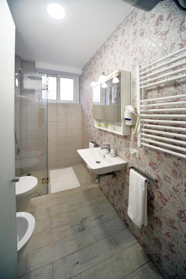 Konak Rooms L Skanderbeg Square Тирана Екстер'єр фото