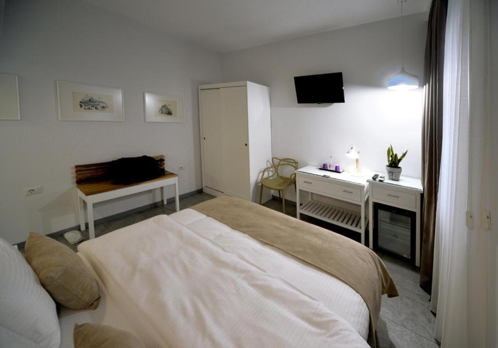Konak Rooms L Skanderbeg Square Тирана Екстер'єр фото
